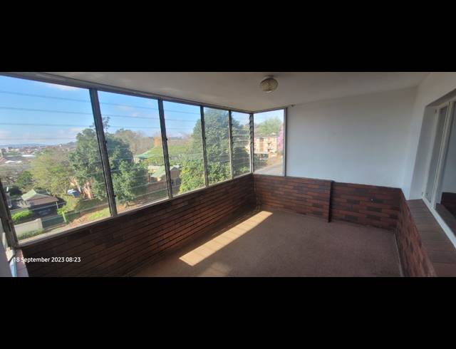 2 BEDROOM APARTMENT RENTED IN CLARENDON